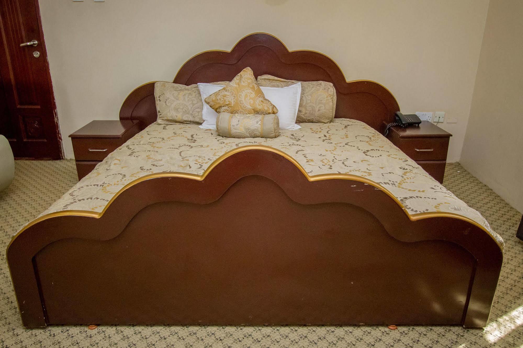 Grand Global Hotel 캄팔라 외부 사진